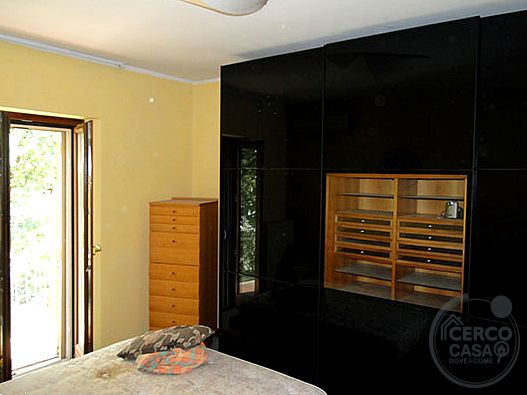 CASA INDIPENDENTE CON AMPIO GIARDINO ESCLUSIVO