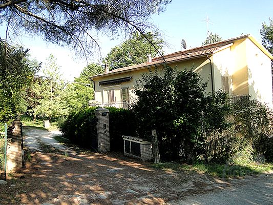 CASA INDIPENDENTE CON AMPIO GIARDINO ESCLUSIVO