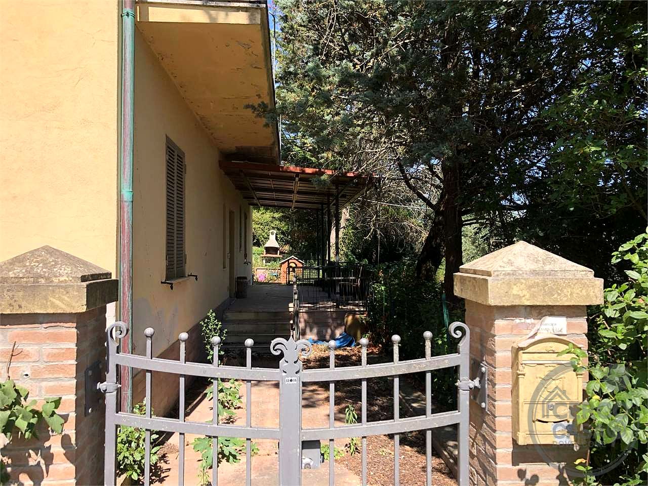 CASA INDIPENDENTE CON AMPIO GIARDINO ESCLUSIVO