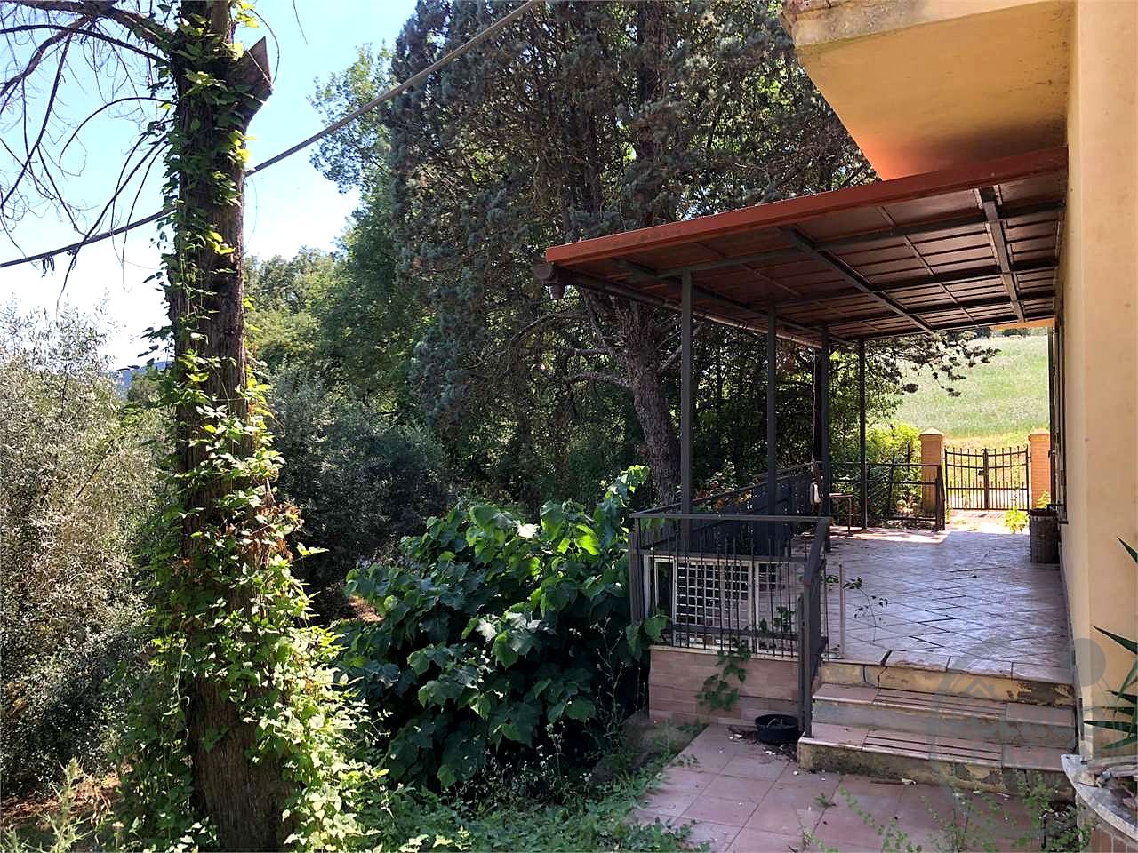 CASA INDIPENDENTE CON AMPIO GIARDINO ESCLUSIVO