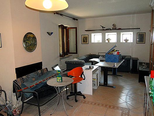 CASA INDIPENDENTE CON AMPIO GIARDINO ESCLUSIVO