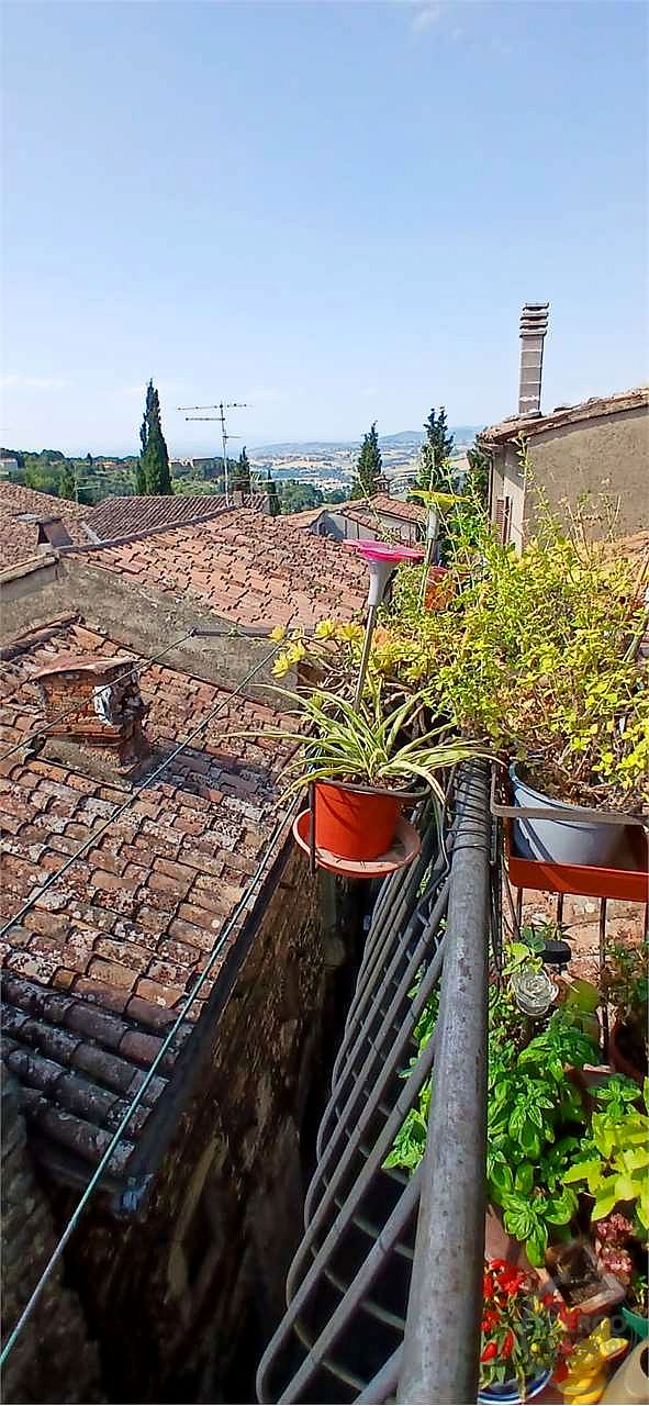 TODI – APPARTAMENTO AL TERZO ED ULTIMO PIANO