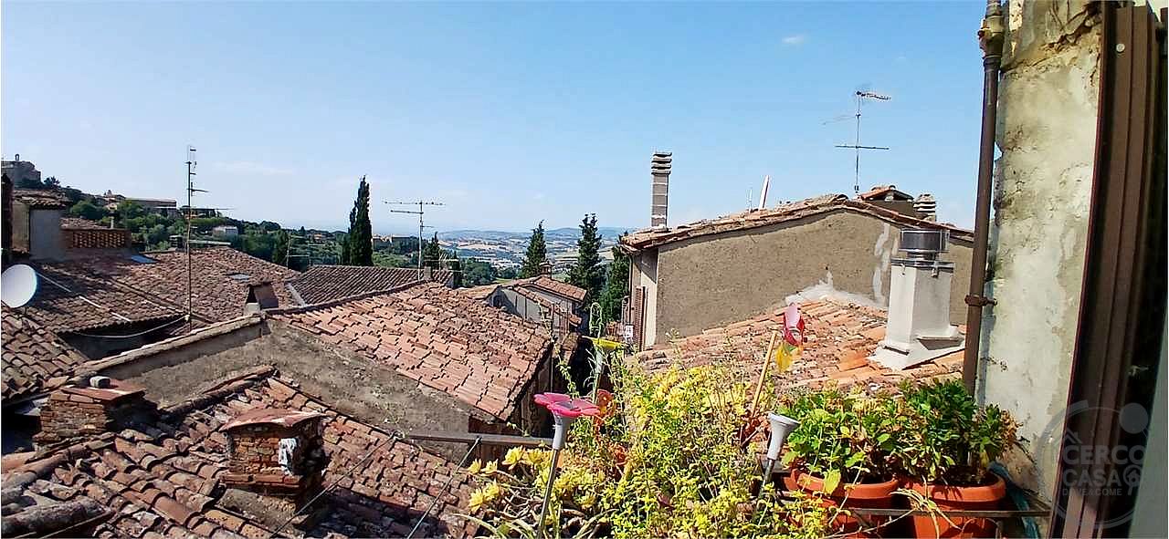 TODI – APPARTAMENTO AL TERZO ED ULTIMO PIANO