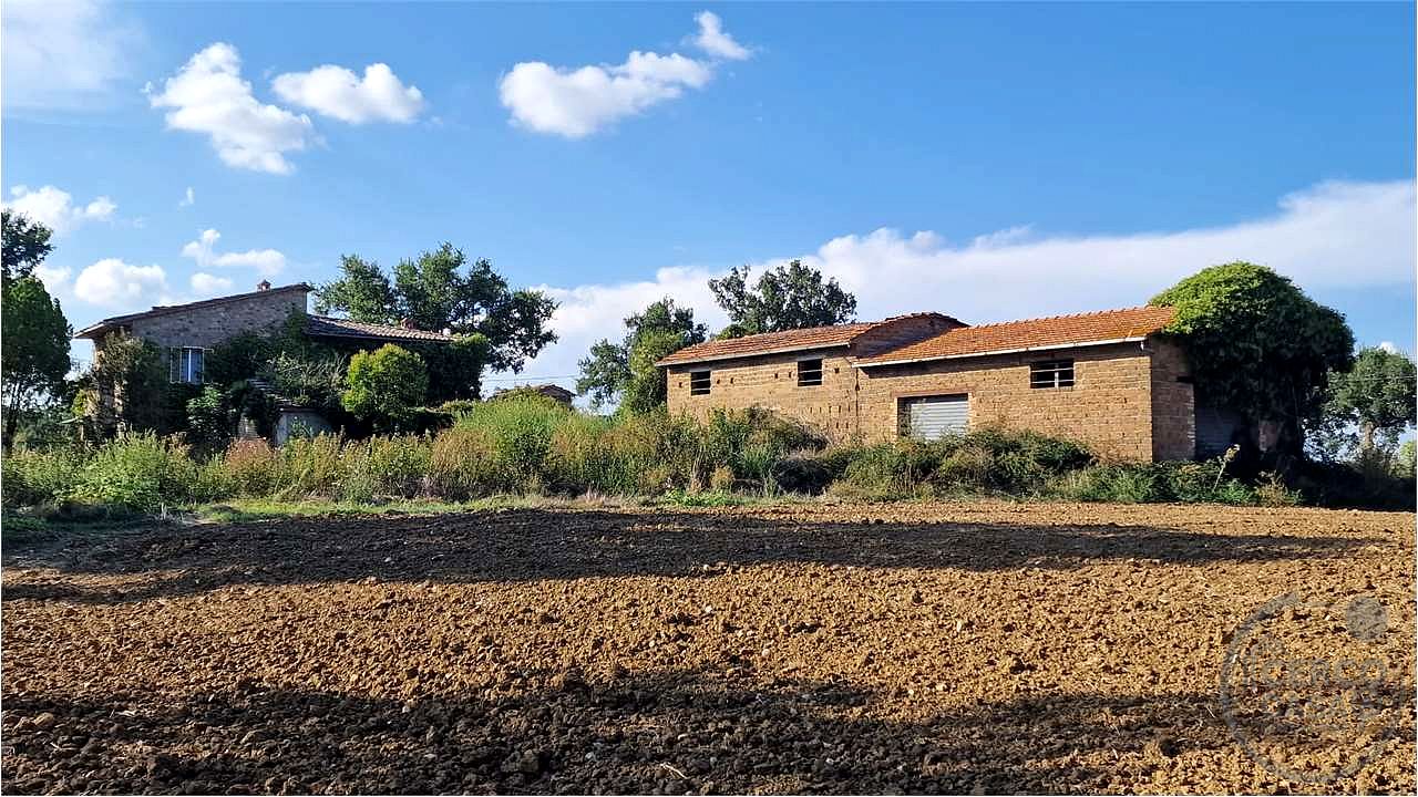 CASALE DA RISTRUTTURARE CON TERRENO