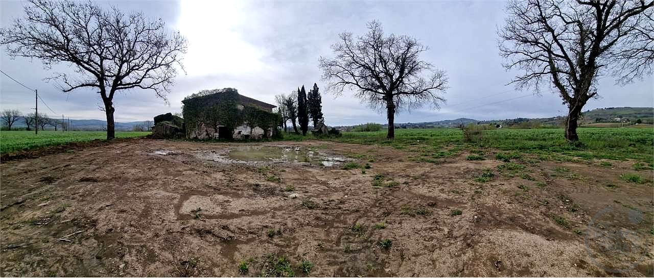 CASALE DA RISTRUTTURARE CON TERRENO