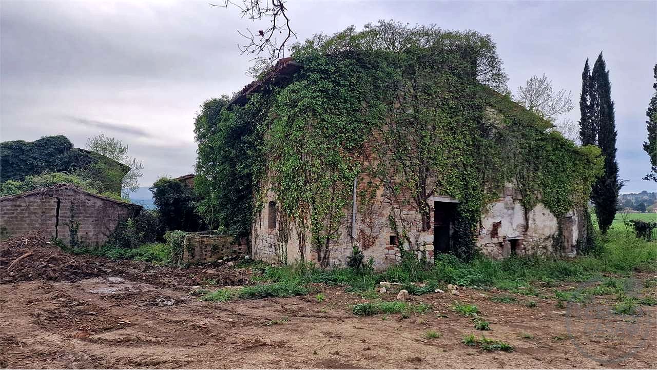 CASALE DA RISTRUTTURARE CON TERRENO