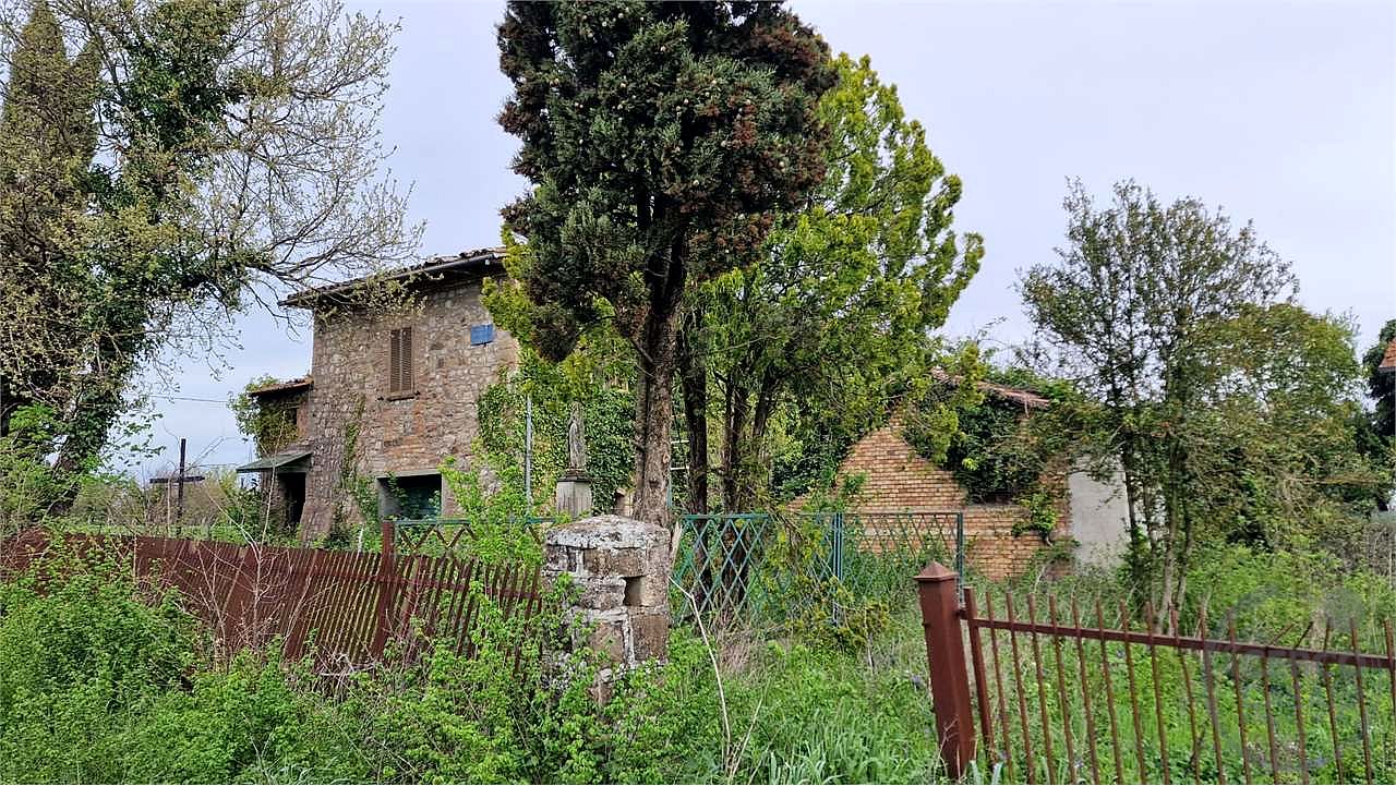 CASALE DA RISTRUTTURARE CON TERRENO