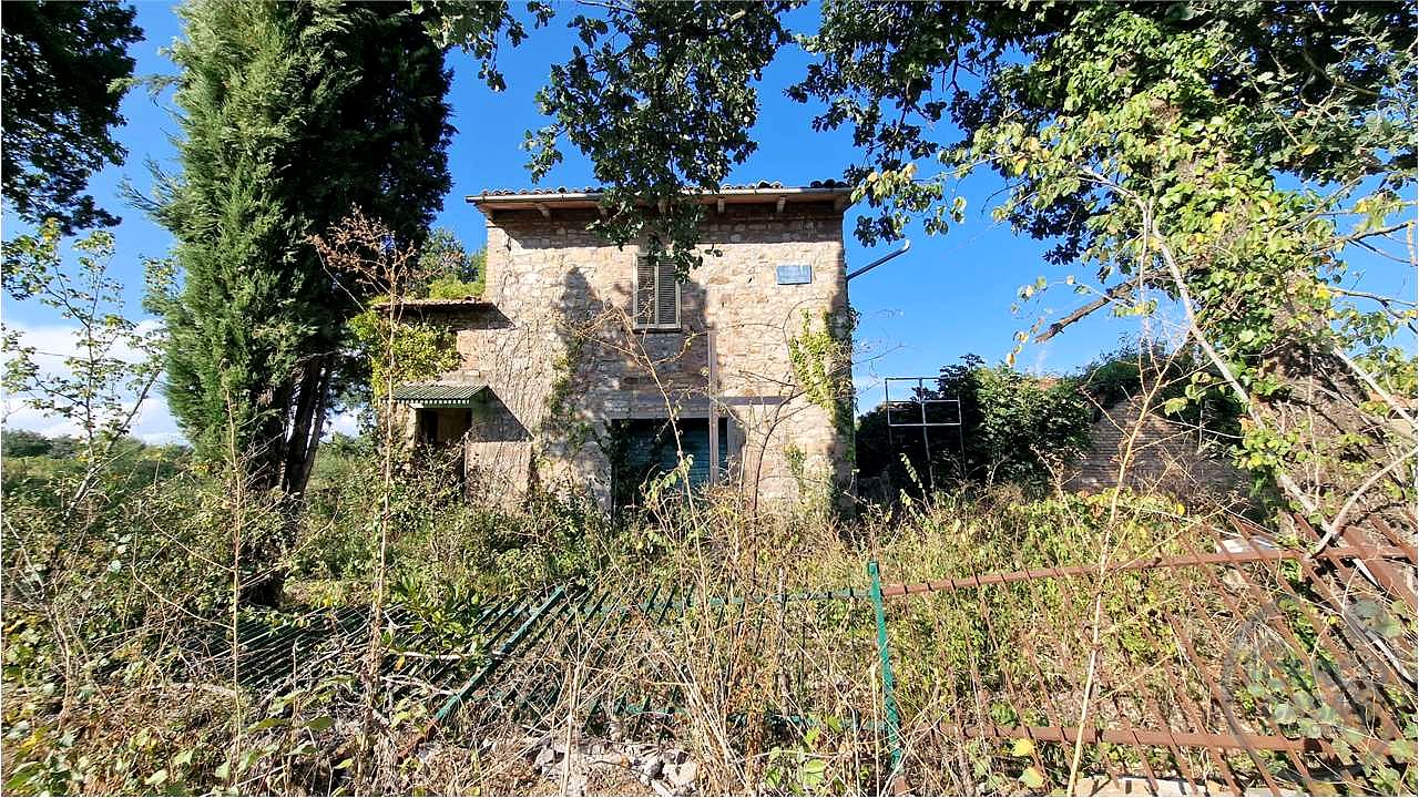 CASALE DA RISTRUTTURARE CON TERRENO