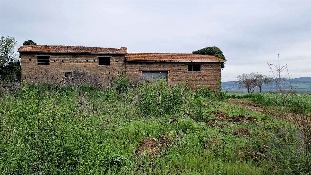 CASALE DA RISTRUTTURARE CON TERRENO