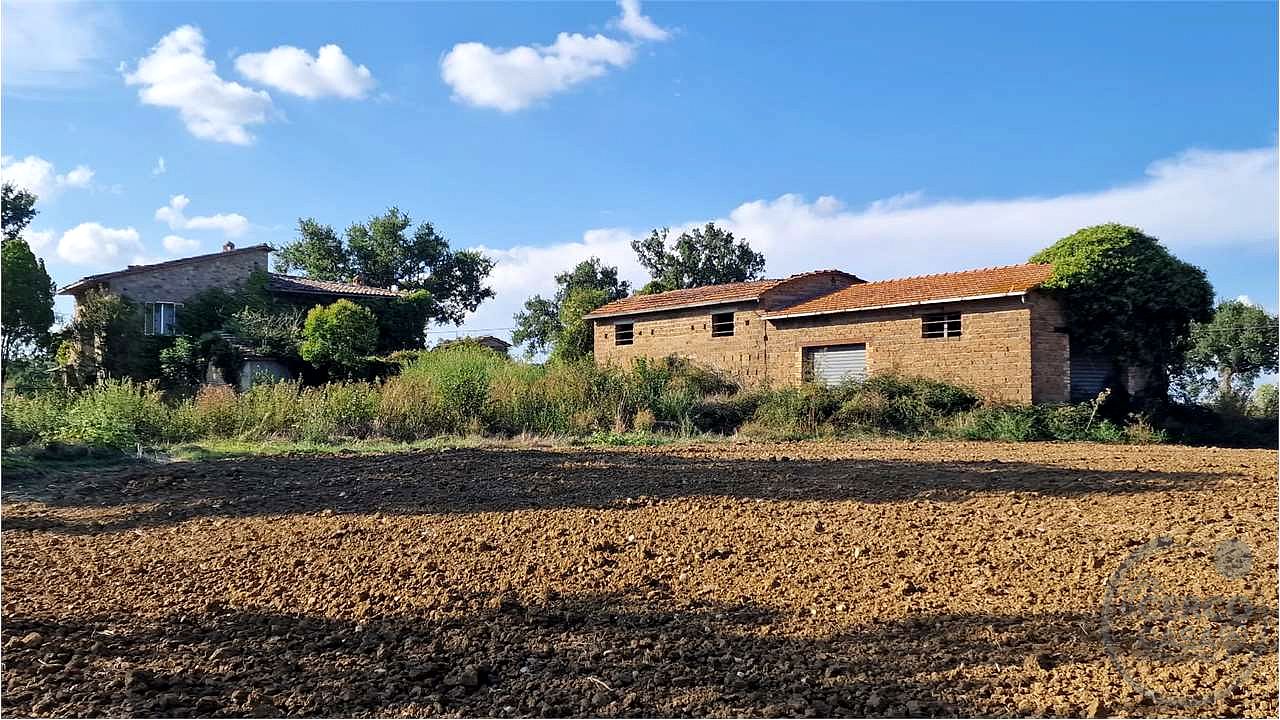CASALE DA RISTRUTTURARE CON TERRENO