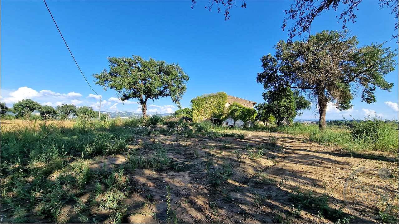 CASALE DA RISTRUTTURARE CON TERRENO
