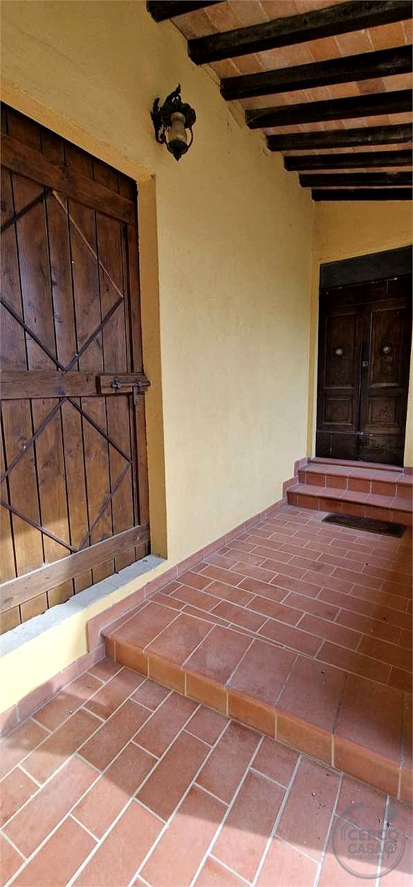 TODI – PORZIONE DI FABBRICATO CON ANNESSI