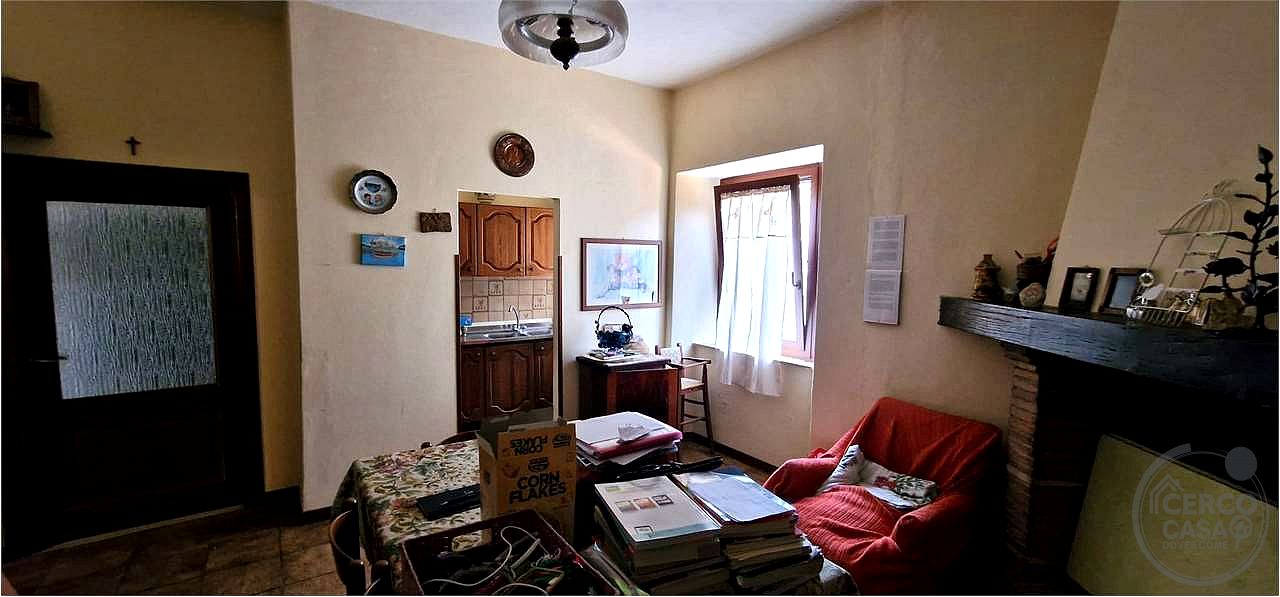 TODI – PORZIONE DI FABBRICATO CON ANNESSI