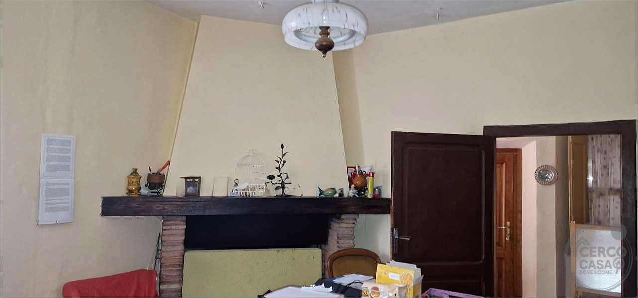 TODI – PORZIONE DI FABBRICATO CON ANNESSI