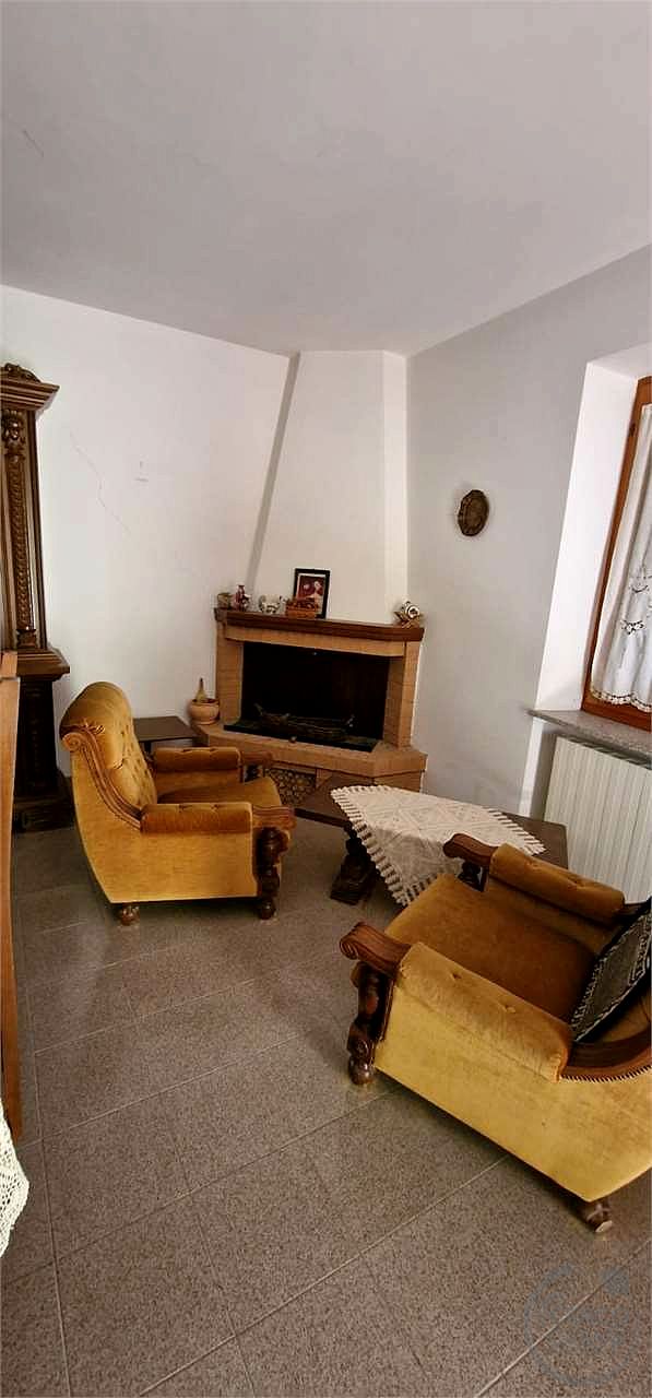 TODI – PORZIONE DI FABBRICATO CON ANNESSI