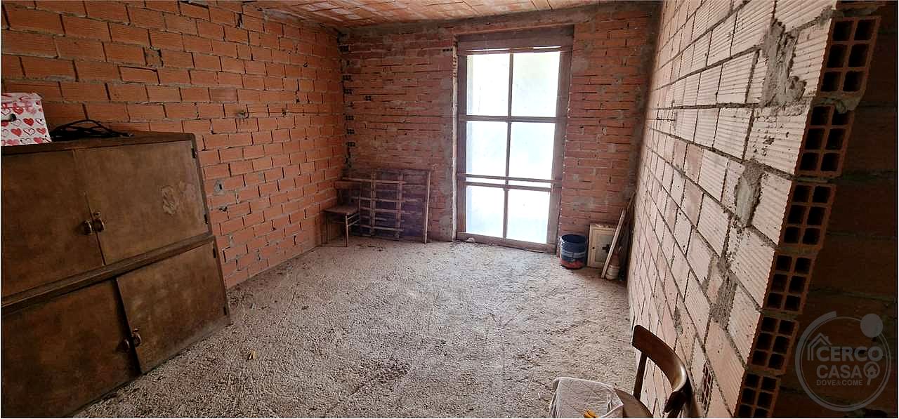 TODI – PORZIONE DI FABBRICATO CON ANNESSI