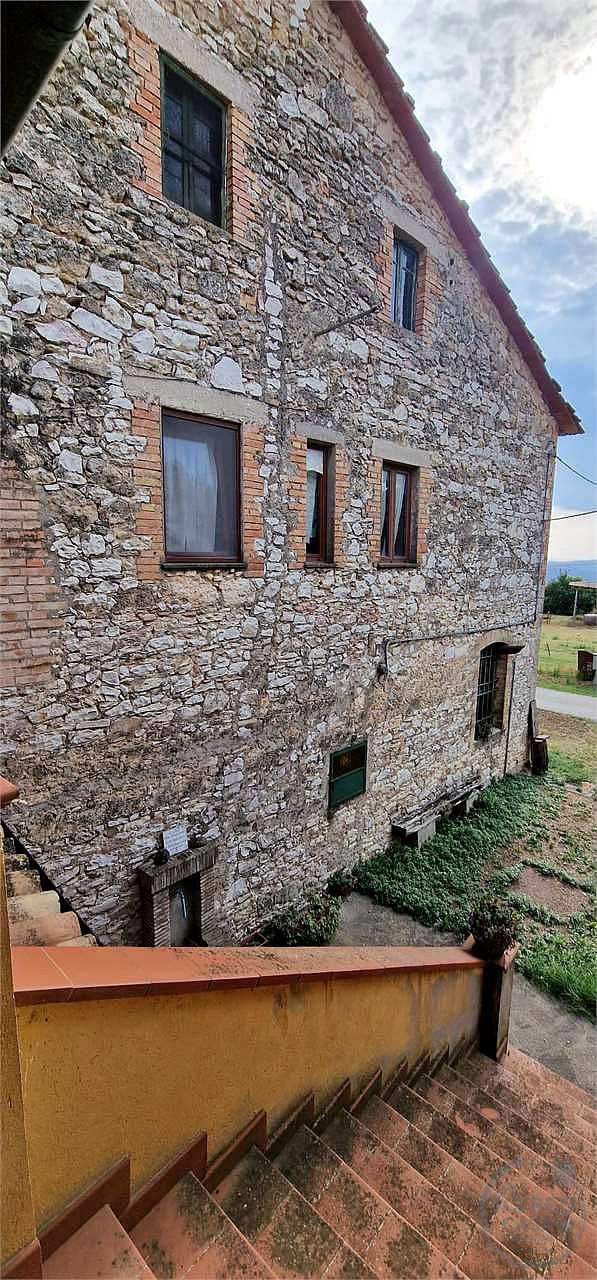 TODI – PORZIONE DI FABBRICATO CON ANNESSI
