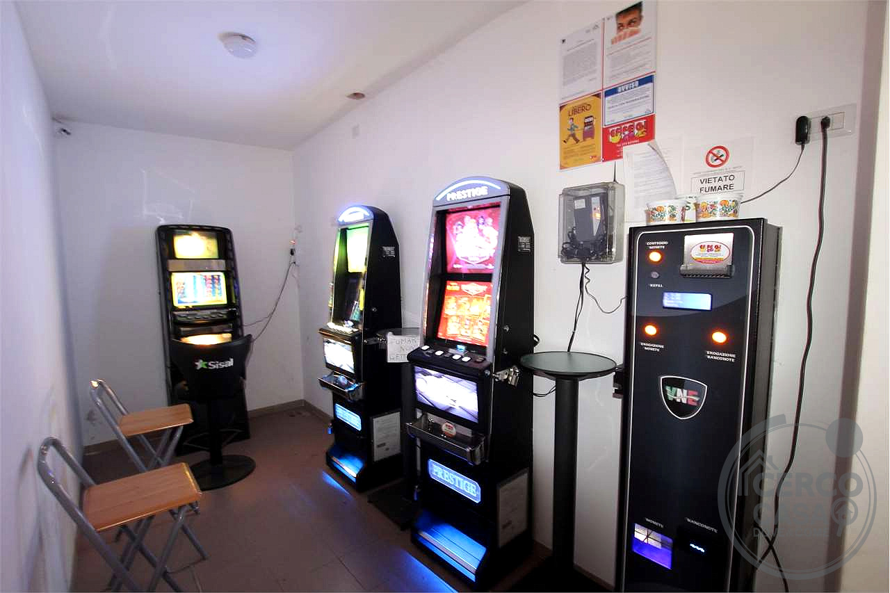 Vendesi/Cedesi attività commerciale Bar Tabacchi