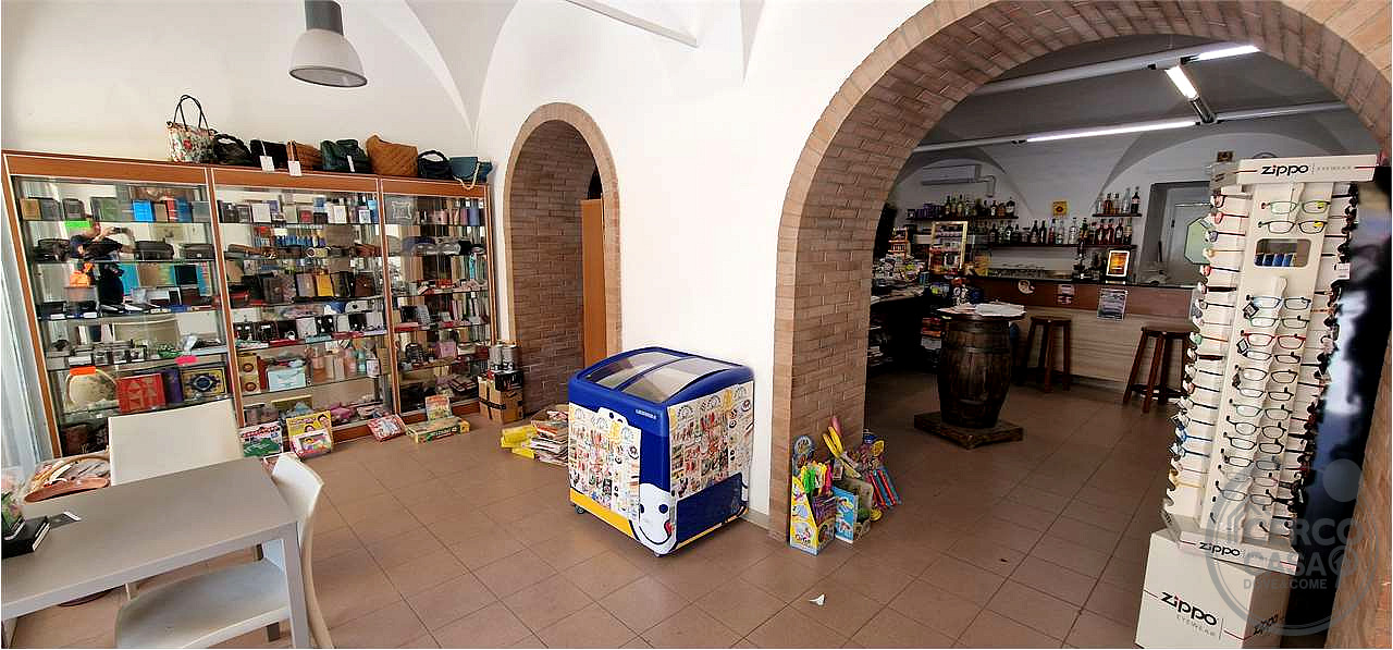 Vendesi/Cedesi attività commerciale Bar Tabacchi