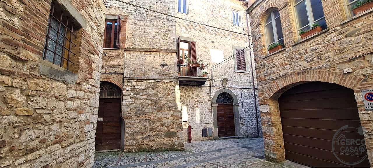 TODI: APPARTAMENTO IN CENTRO STORICO