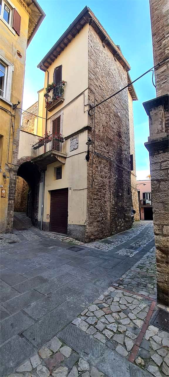 TODI: APPARTAMENTO IN CENTRO STORICO