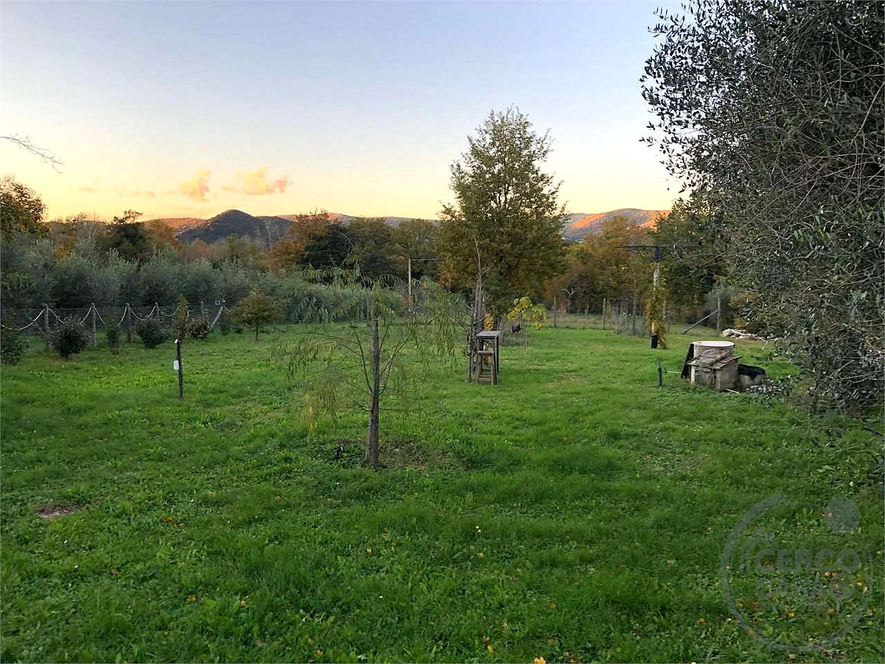 BASCHI - ACQUALORETO: CASALE IN PIETRA IN ZONA IMMERSA NEL VERDE