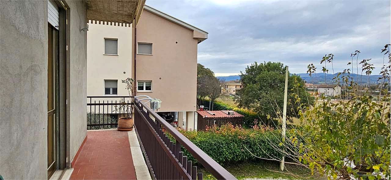 TODI - PANTALLA: APPARTAMENTO AL PIANO PRIMO