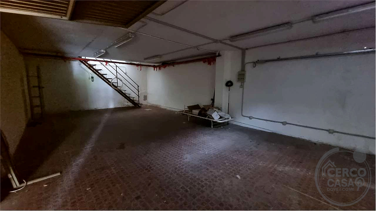 Perugia Ponte San Giovanni laboratorio magazzino