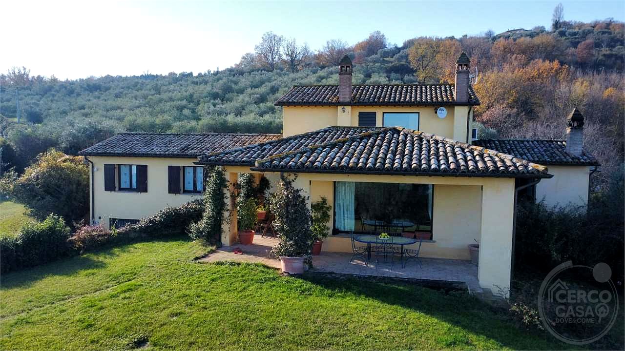 CANNARA - COLLEMANCIO: VILLA INDIPENDENTE CON GIARDINO ESCLUSIVO