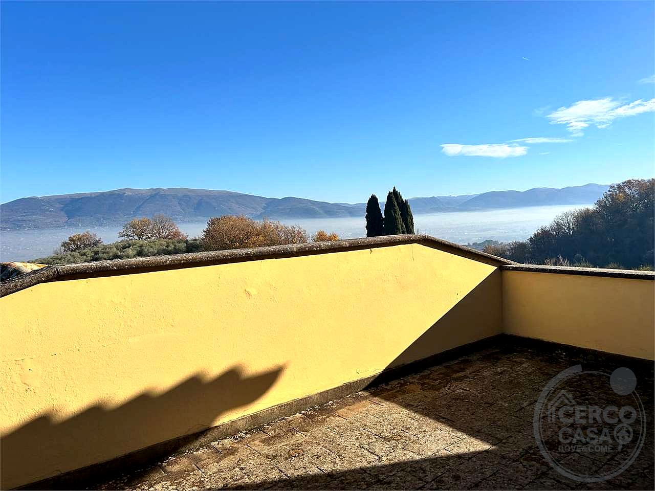 CANNARA - COLLEMANCIO: VILLA INDIPENDENTE CON GIARDINO ESCLUSIVO