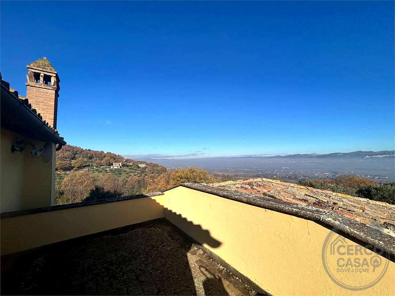 CANNARA - COLLEMANCIO: VILLA INDIPENDENTE CON GIARDINO ESCLUSIVO