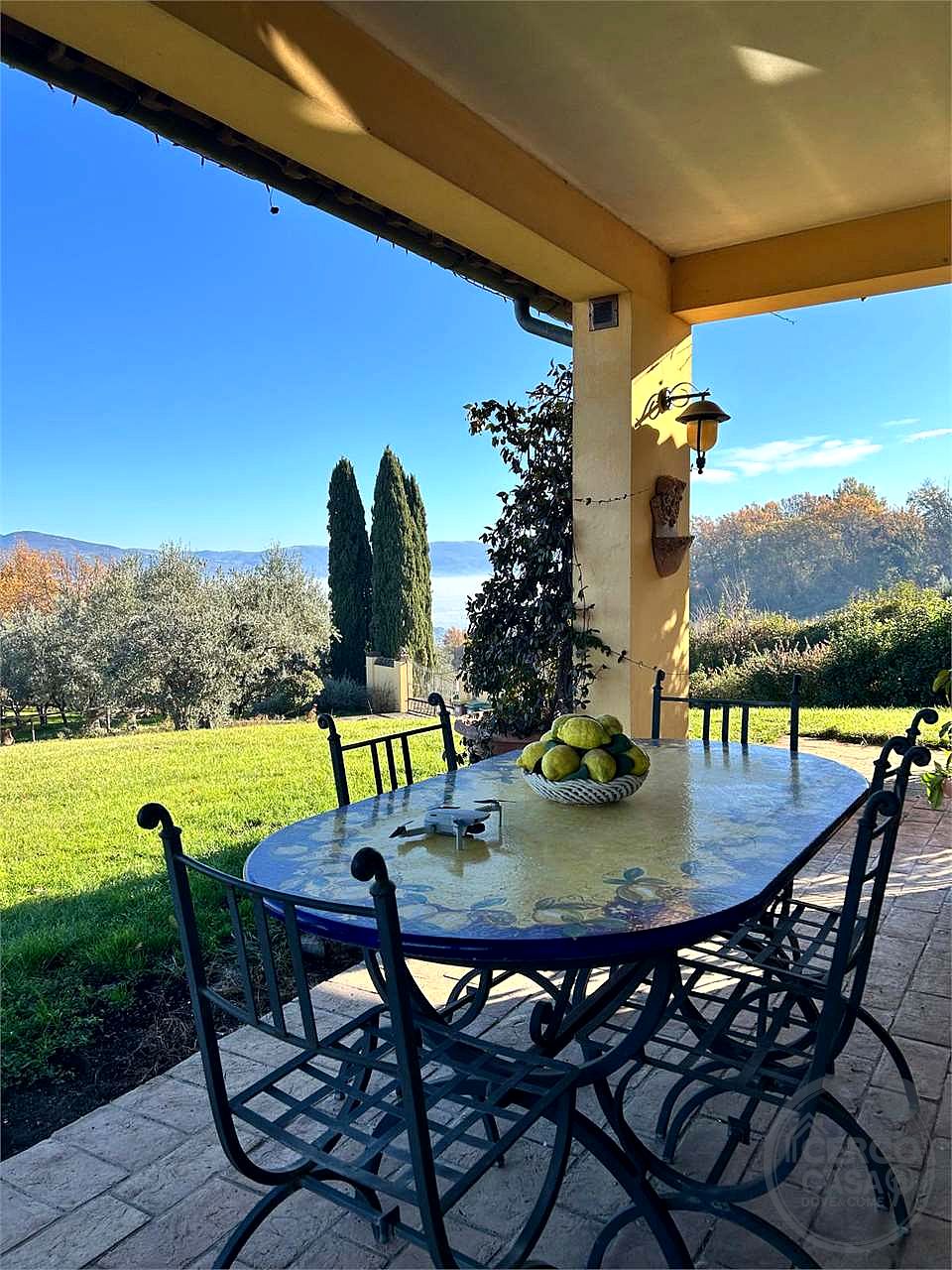 CANNARA - COLLEMANCIO: VILLA INDIPENDENTE CON GIARDINO ESCLUSIVO