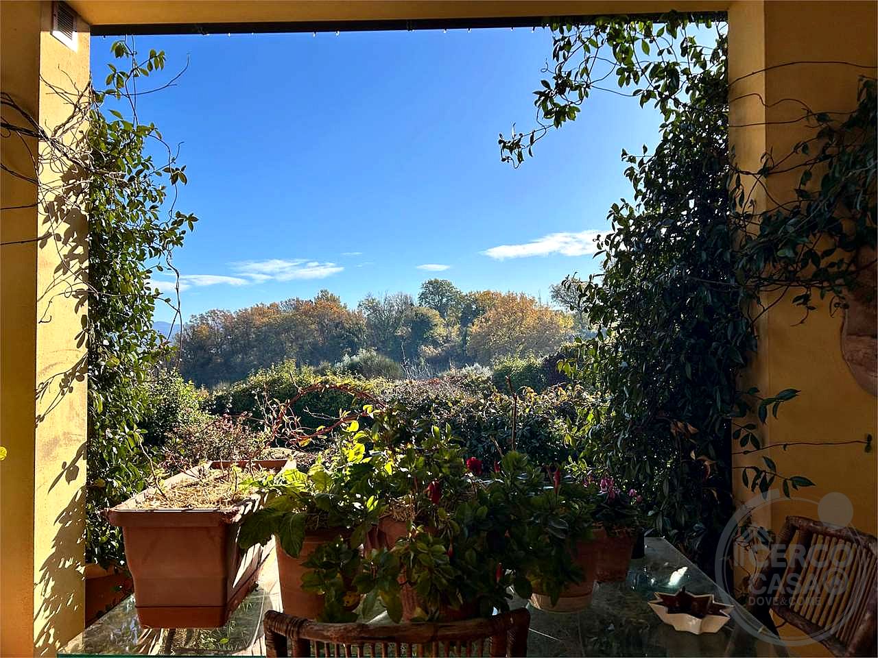 CANNARA - COLLEMANCIO: VILLA INDIPENDENTE CON GIARDINO ESCLUSIVO