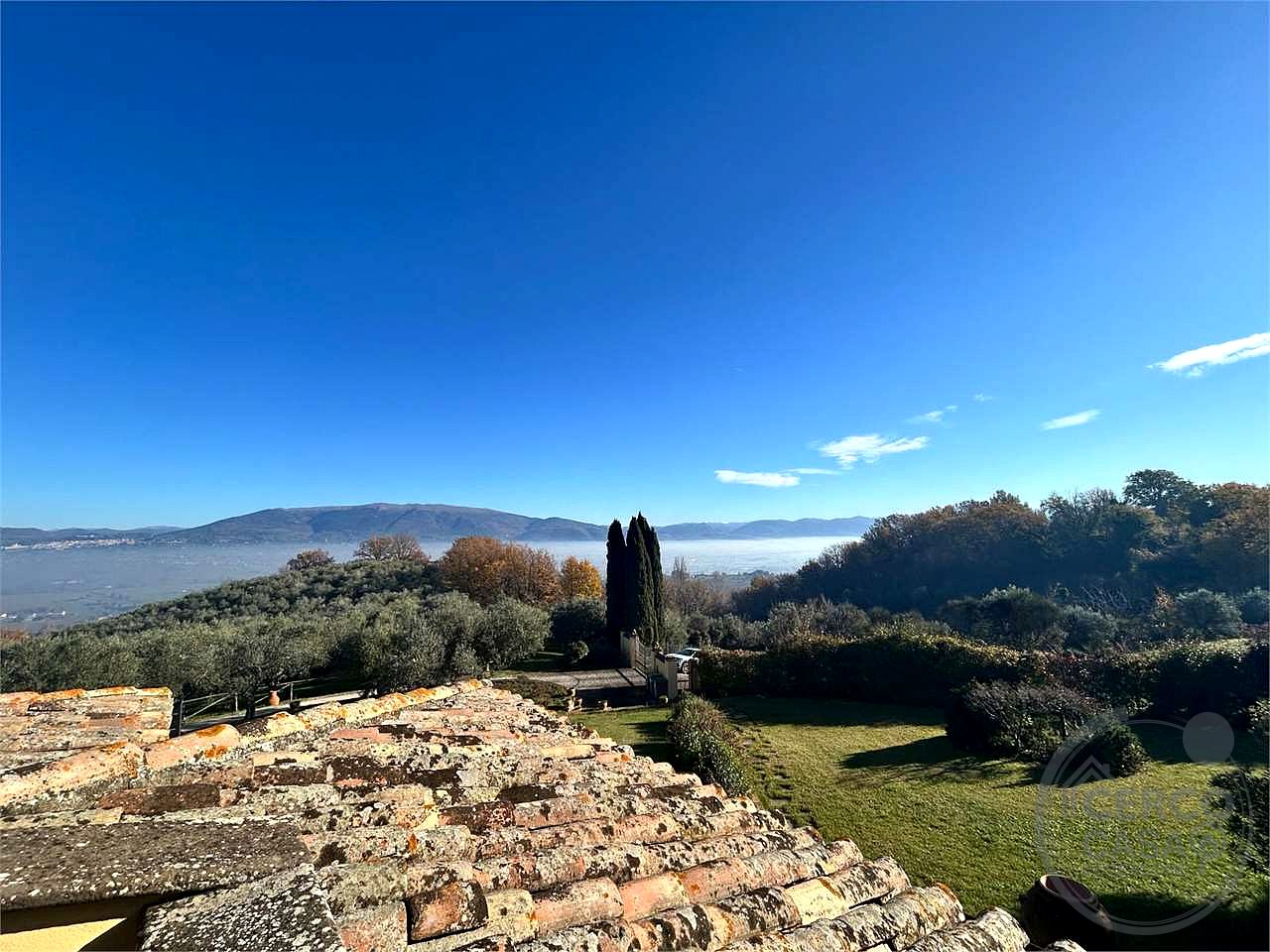 CANNARA - COLLEMANCIO: VILLA INDIPENDENTE CON GIARDINO ESCLUSIVO
