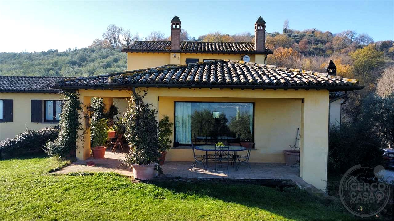 CANNARA - COLLEMANCIO: VILLA INDIPENDENTE CON GIARDINO ESCLUSIVO