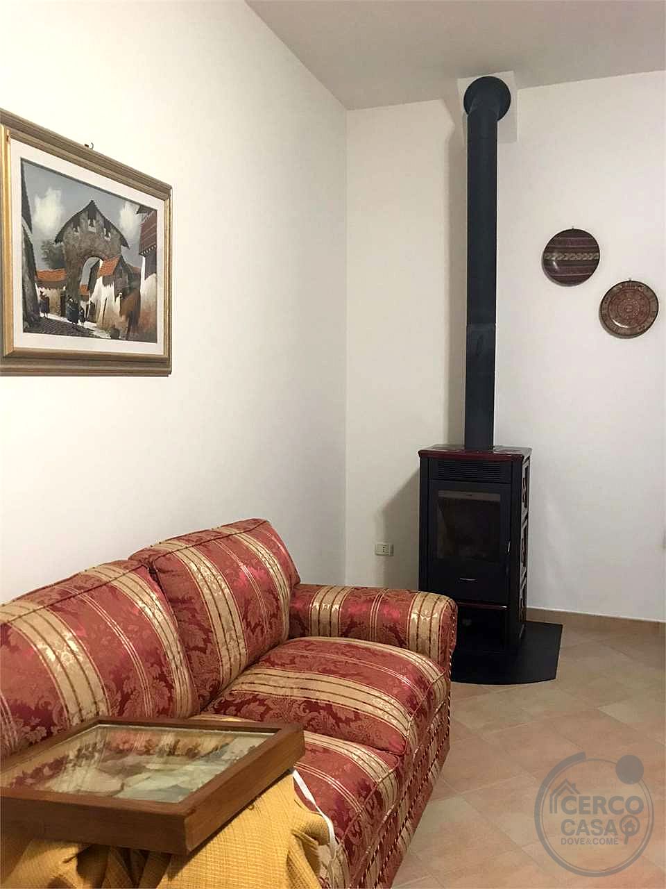VILLA CAPOTESTA DIVISA IN DUE UNITA' ABITATIVE