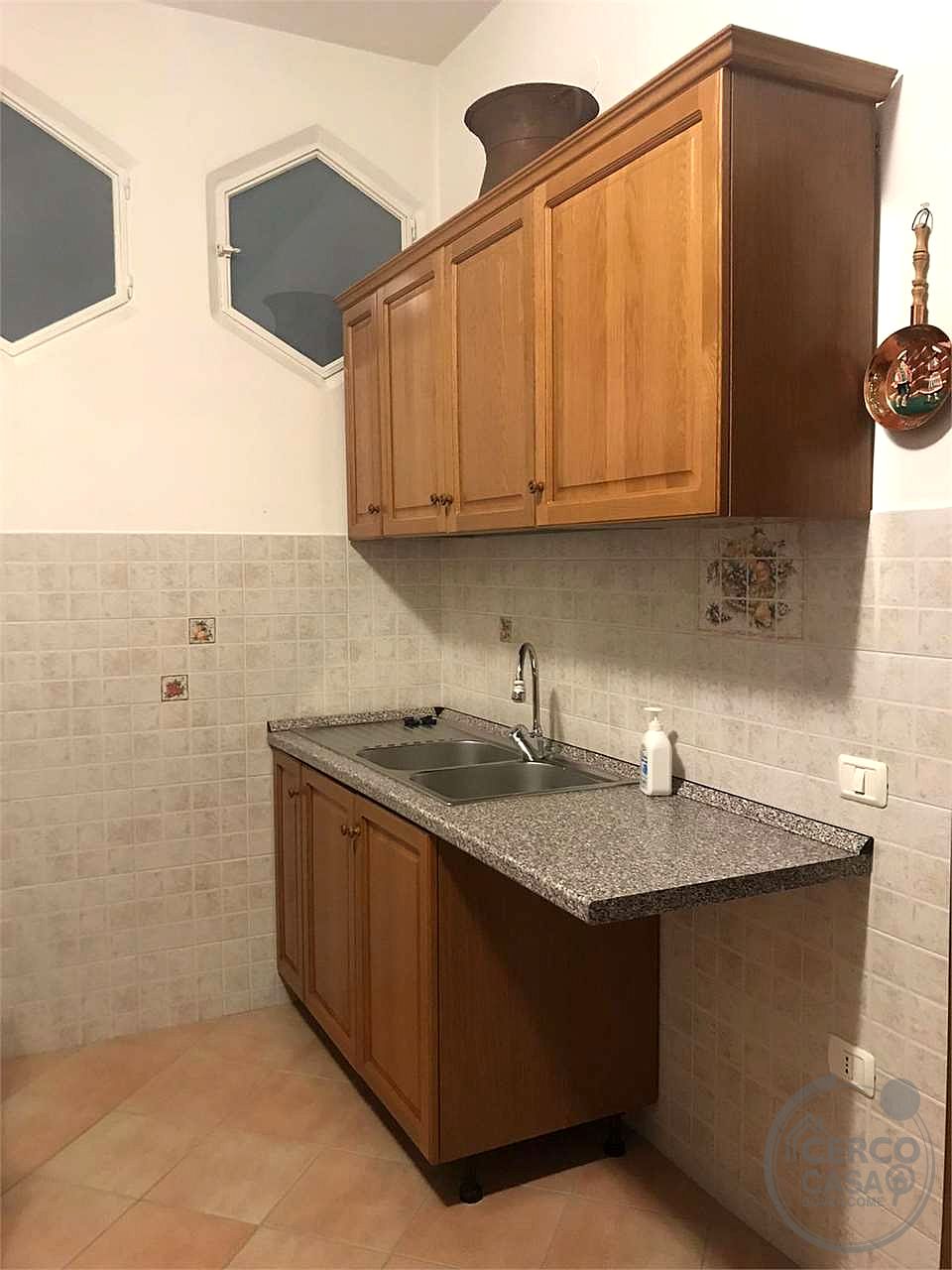 VILLA CAPOTESTA DIVISA IN DUE UNITA' ABITATIVE
