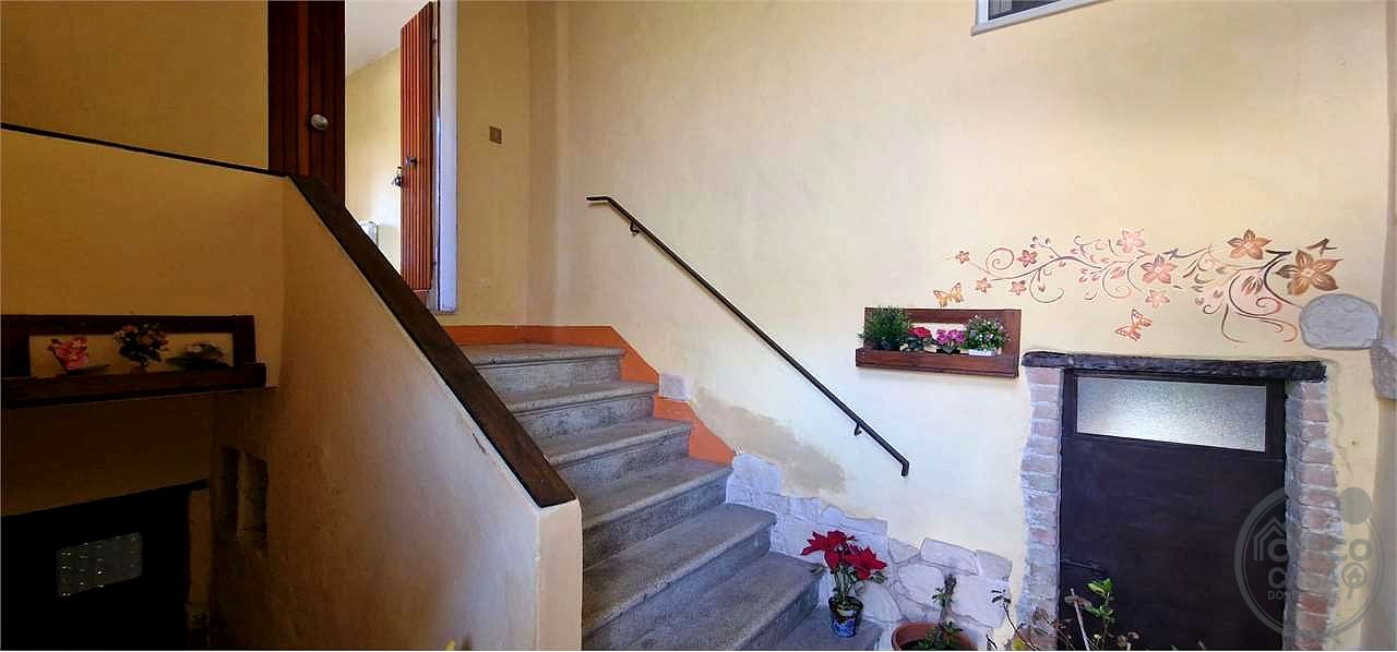 MASSA MARTANA - PORZIONE DI CASALE