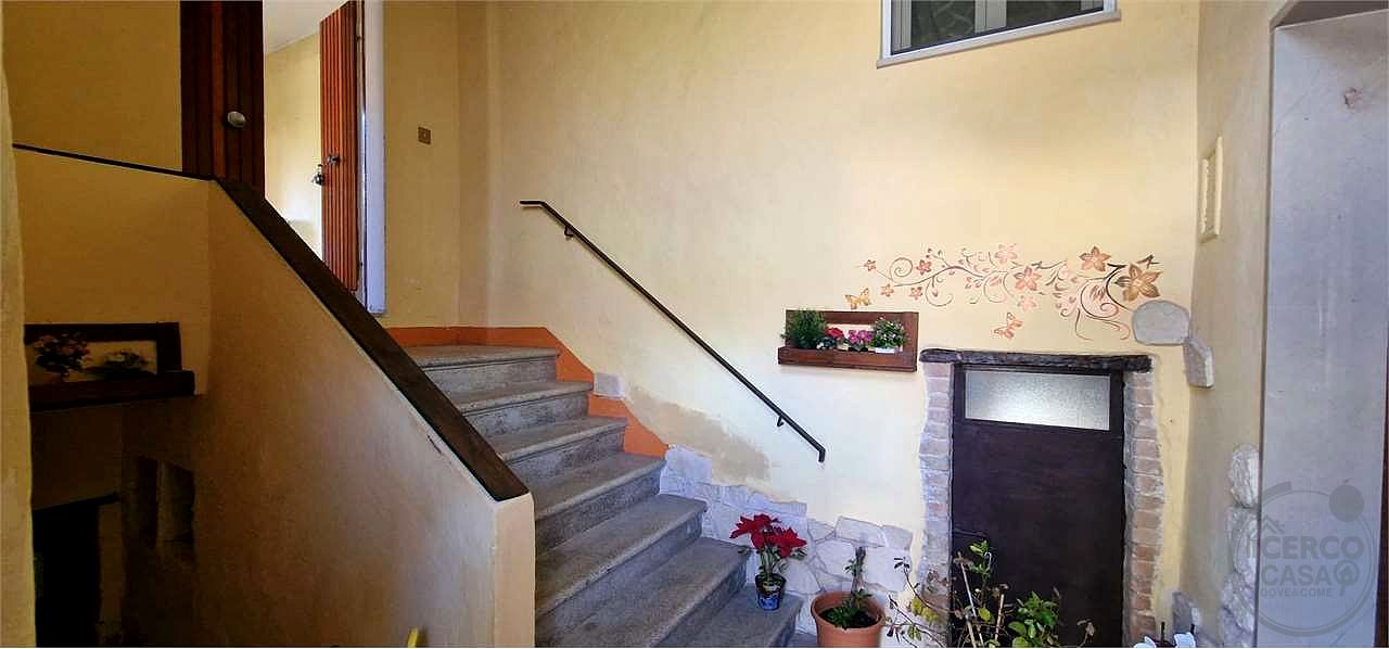 MASSA MARTANA - PORZIONE DI CASALE