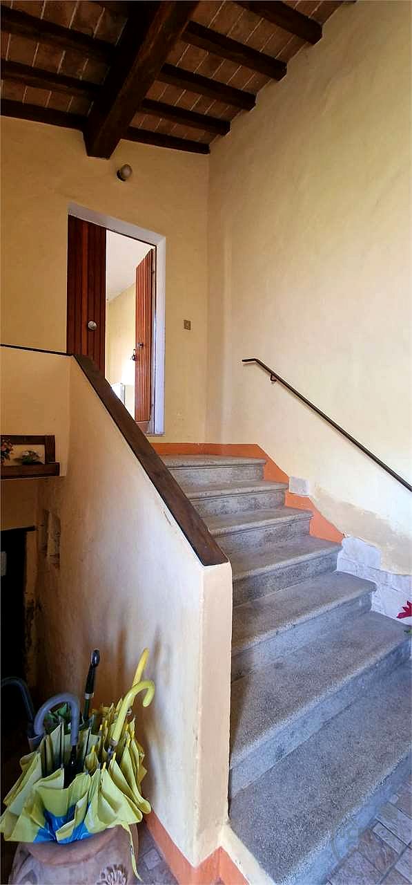 MASSA MARTANA - PORZIONE DI CASALE