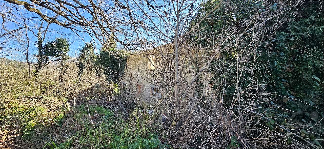 TODI - TERRENO CON CASALE DA RISTRUTTURARE