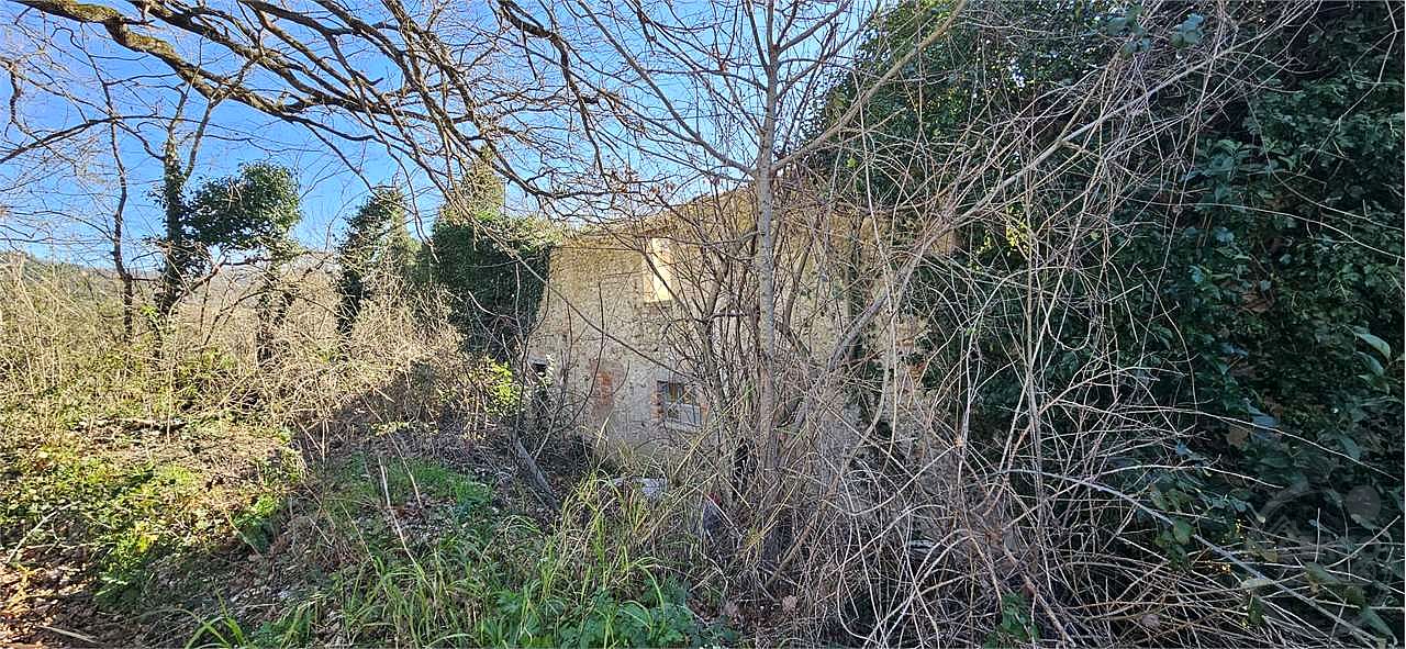 TODI - TERRENO CON CASALE DA RISTRUTTURARE
