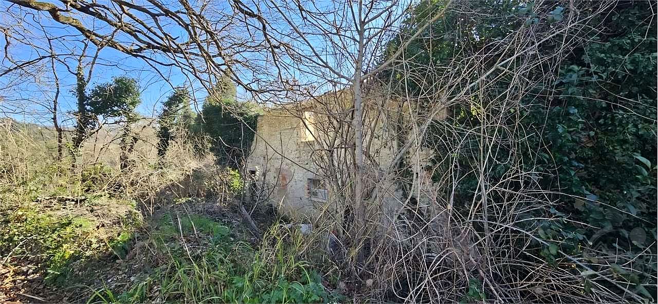 TODI - TERRENO CON CASALE DA RISTRUTTURARE