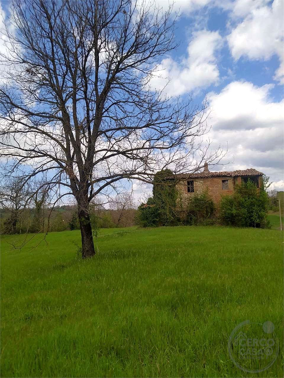 CASALE DA RISTRUTTURARE CON TERRENO