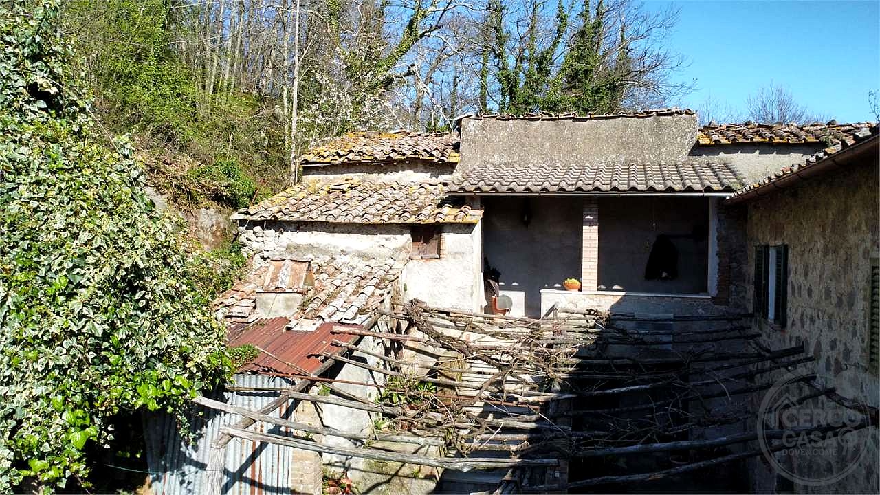 RISERVA NATURALE VAL DI FARMA - CASALE E TERRENO