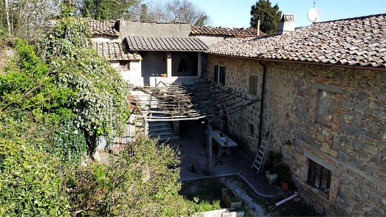RISERVA NATURALE VAL DI FARMA - CASALE E TERRENO