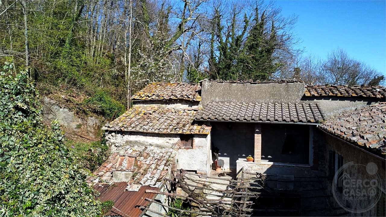 RISERVA NATURALE VAL DI FARMA - CASALE E TERRENO