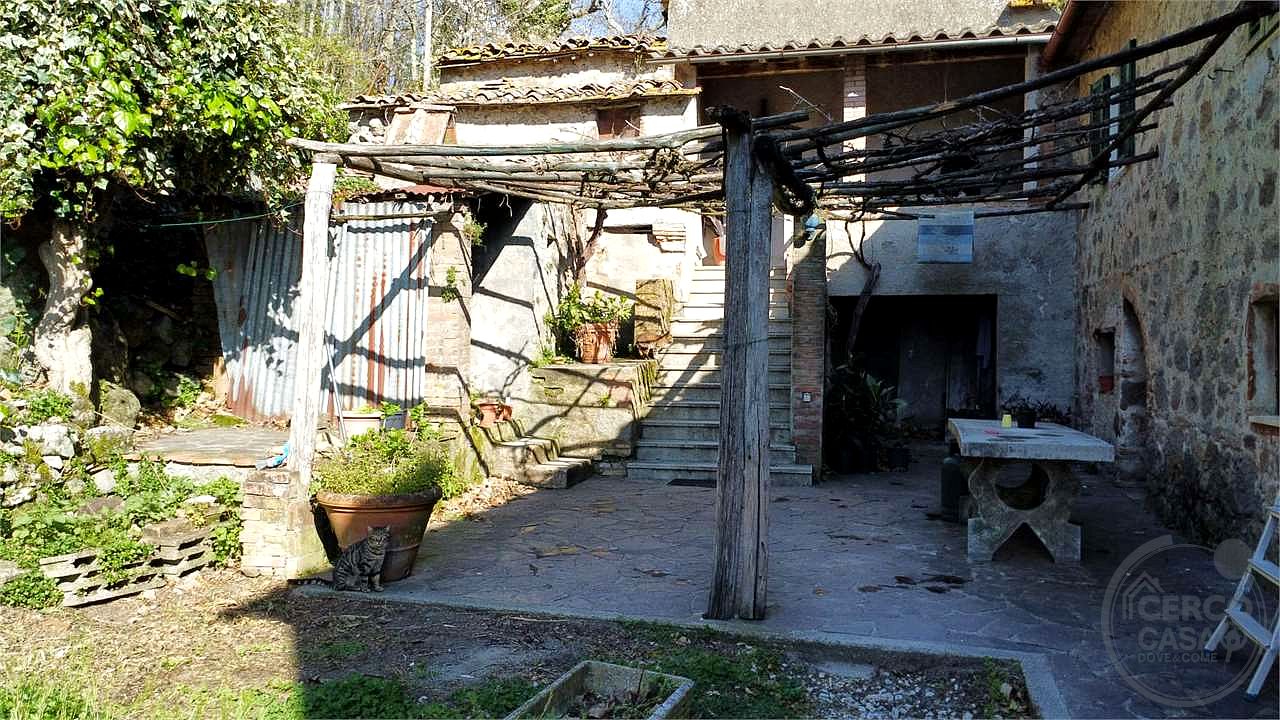 RISERVA NATURALE VAL DI FARMA - CASALE E TERRENO