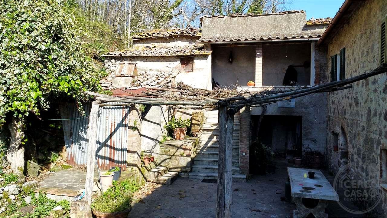 RISERVA NATURALE VAL DI FARMA - CASALE E TERRENO