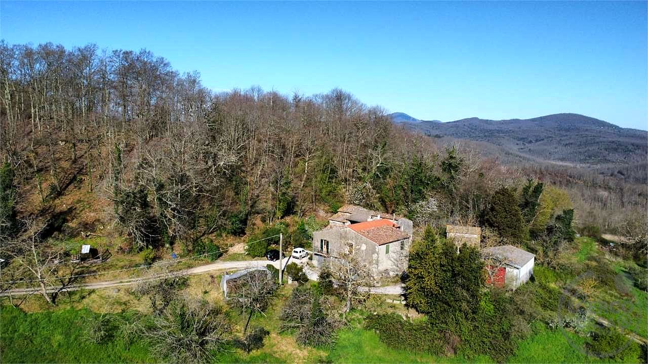 RISERVA NATURALE VAL DI FARMA - CASALE E TERRENO